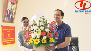 Chủ tịch HĐQT Thiên Tân Group chúc mừng nữ CBNV nhân ngày 8/3
