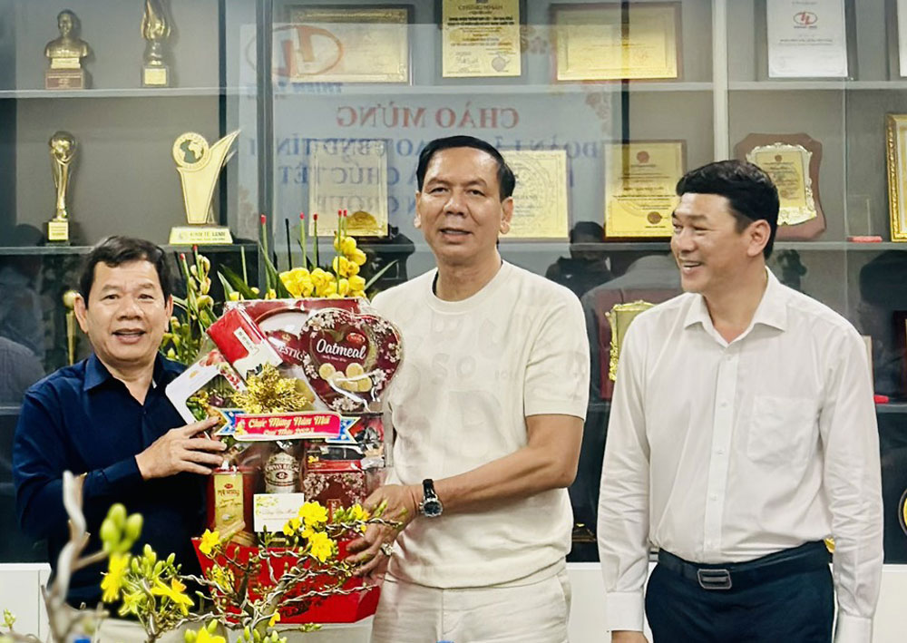 LÃNH ĐẠO TỈNH QUẢNG NGÃI ĐẾN THĂM VÀ CHÚC TẾT CÔNG TY CỔ PHẦN ĐẦU TƯ XÂY DỰNG THIÊN TÂN TRONG DỊP CUỐI NĂM 2022