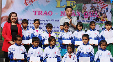 “Chia sẻ yêu thương” để giúp học sinh nghèo vượt khó