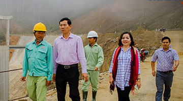 Lãnh đạo huyện Ba Tơ thăm, khảo sát công trình thủy điện Đăkre