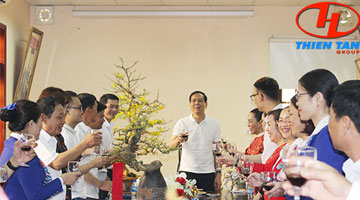 Rộn ràng ngày làm việc đầu năm của Thiên Tân Group