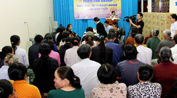 Thiên Tân Group: Tặng quà tết 2016 vì người nghèo phường Nghĩa Chánh