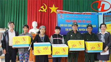 Trao 50 phần quà Tết cho bà con nghèo Ba Xa, Ba Tơ