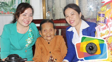 Thăm và tặng quà Tết Mẹ Việt Nam anh hùng xuân Mậu Tuất