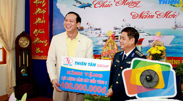 Ông Huỳnh Kim Lập thăm lực lượng cảnh sát biển vùng 2 tết 2016