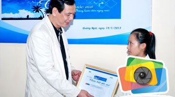 Phát quà tết Chân Trời Ước Mơ 2013