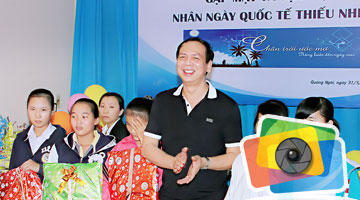 Thiên Tân Group tặng quà quốc tế thiếu nhi 2014