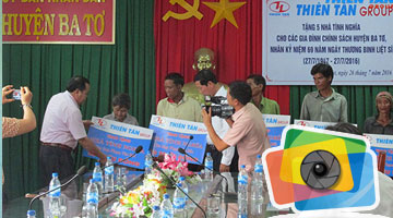 Tặng nhà tình nghĩa cho các gia đình chính sách