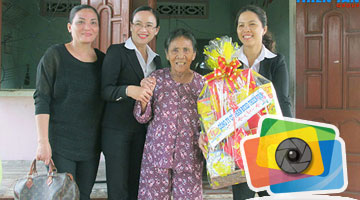 Hình ảnh thăm hỏi, tặng quà Mẹ VNAH dịp Tết nguyên đán 2017