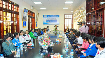 Thiên Tân Group Gặp mặt, tặng quà Tết cho các em học sinh nghèo