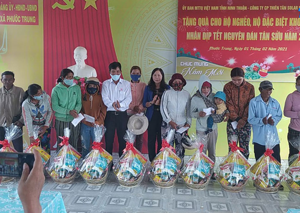 Thiên Tân Solar Ninh Thuận trao tặng quà tết 2021 cho bà con khó khăn Xã Phước Trung , Huyện Bác Ái