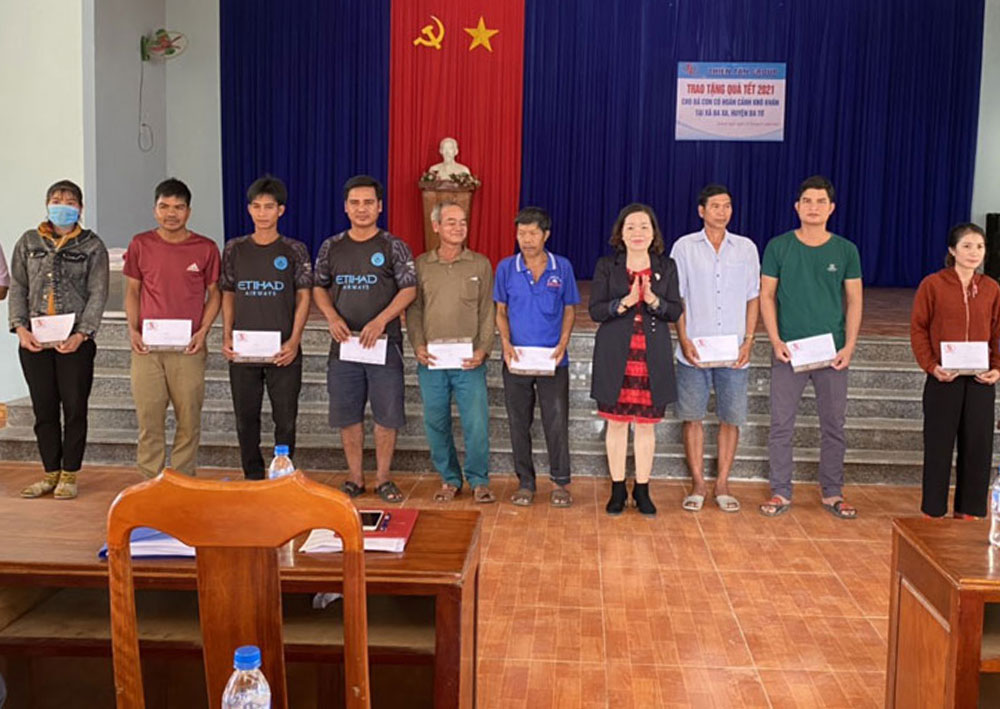 Thiên Tân Group trao quà tết 2021 cho bà con có hoàn cảnh khó khăn vùng cao