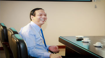 Chủ tịch Huỳnh Kim Lập nhận Bằng khen xuất sắc trong phong trào thi đua "Công dân tiêu biểu tỉnh Quảng Ngãi"