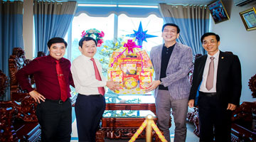 Đoàn Lãnh đạo thành phố Quảng Ngãi chúc Tết Thiên Tân Group nhân dịp Xuân Canh Tý