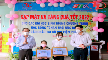 Gặp mặt và tặng quà Tết 2022 cho các em học sinh trong chương trình học bổng "Chân trời ước mơ" và các cháu tại cô nhi viện Phú Hòa