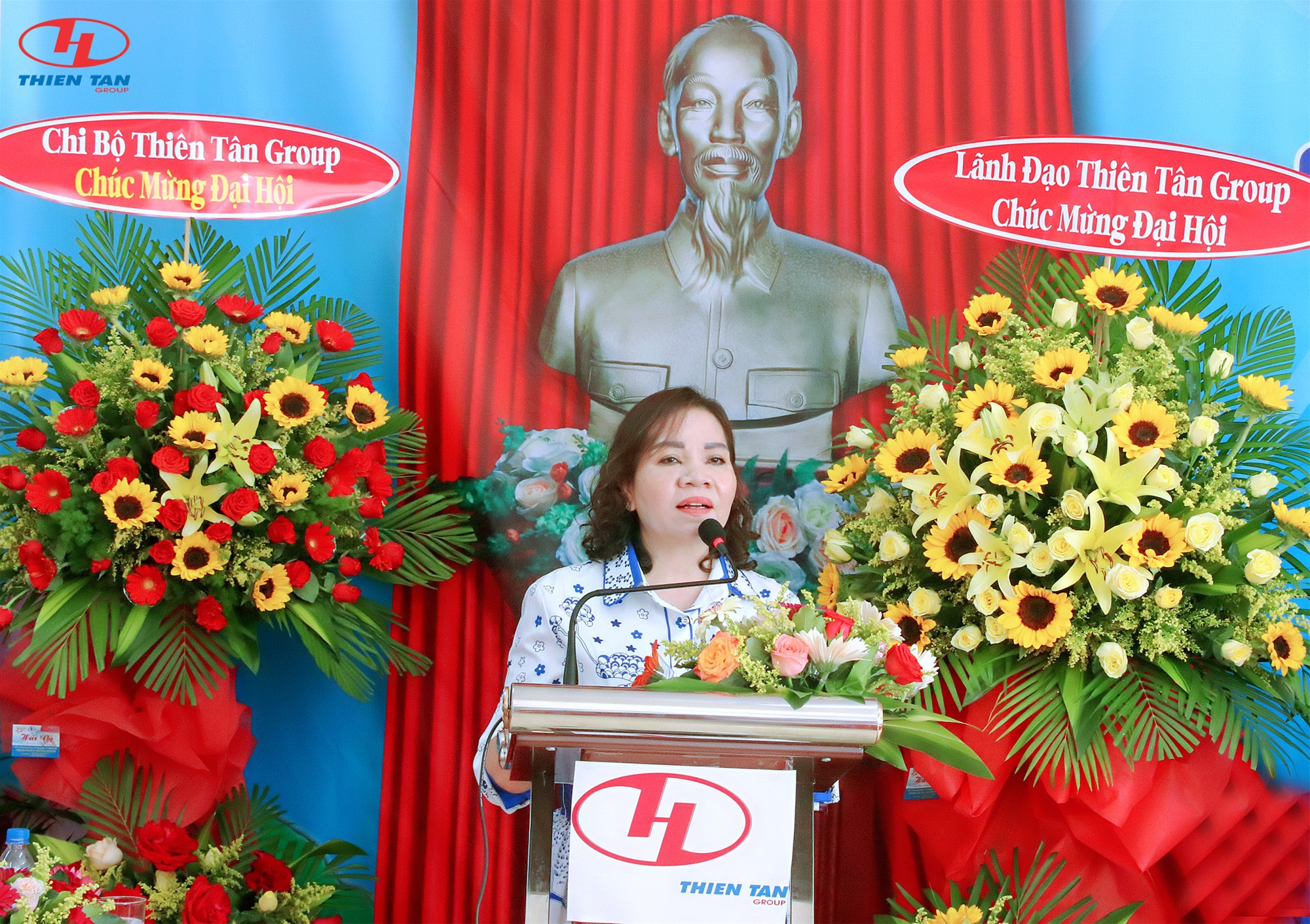 Đồng chí Trần Thị Hương - Bí thư Chi bộ - Phó Giám Đốc Công ty Cổ phần ĐTXD Thiên Tân